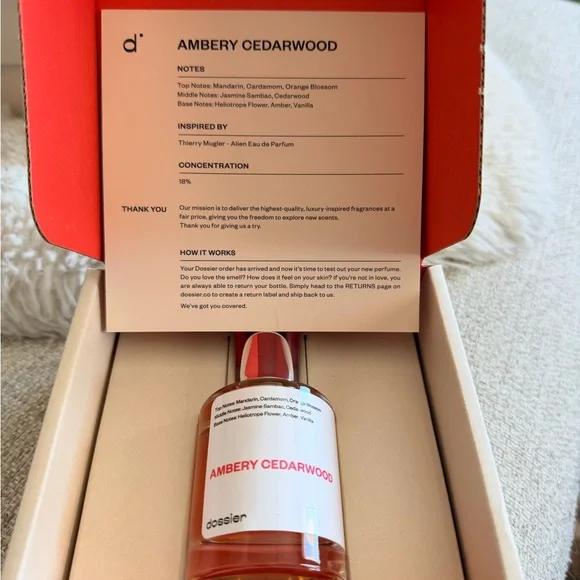 Dossier Ambery Cedarwood Perfume - Picture 1 of 3